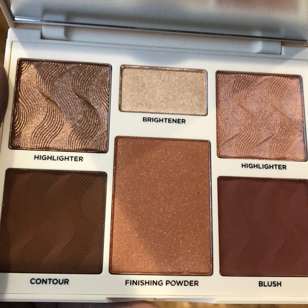 new from Boxycharm not my shade need light medium